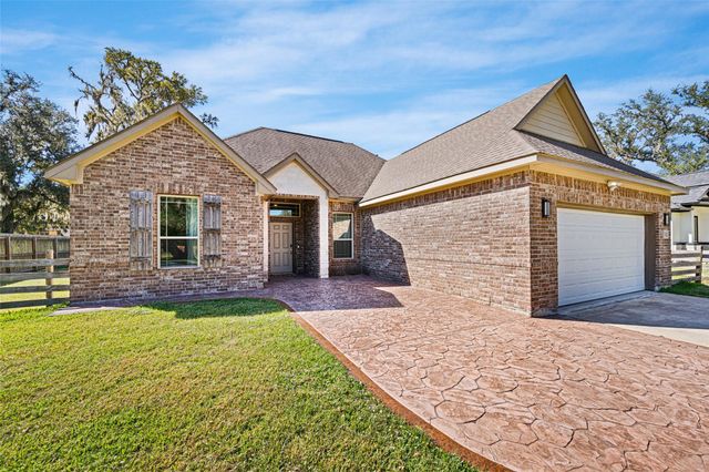 2234 Shalmar Drive, West Columbia, TX 77486