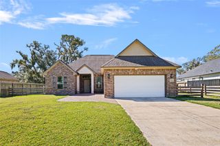 2234 Shalmar Drive, West Columbia, TX 77486