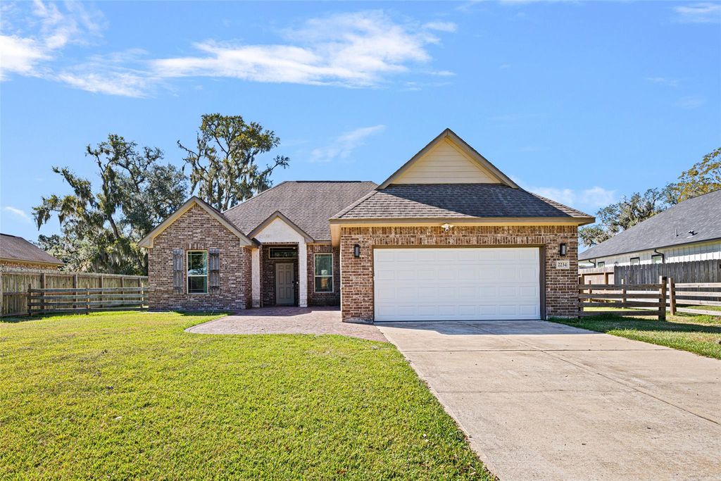 2234 Shalmar Drive, West Columbia, TX 77486