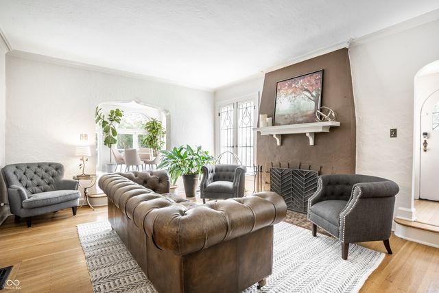 8820 Westfield Boulevard, Indianapolis, IN 46240