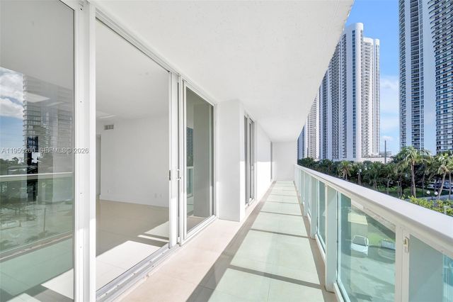 100 Bayview Dr 408, Sunny Isles Beach, FL 33160