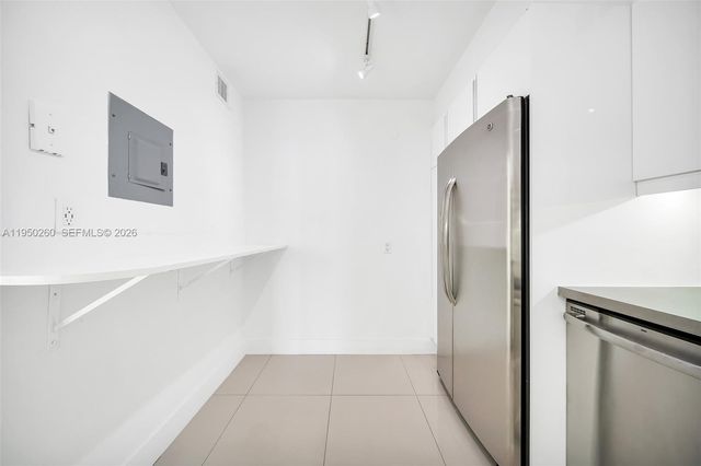 100 Bayview Dr 408, Sunny Isles Beach, FL 33160