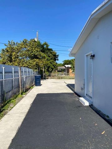 8825 SW 19th St 8825, Miami, FL 33165