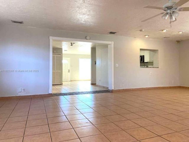 8825 SW 19th St 8825, Miami, FL 33165