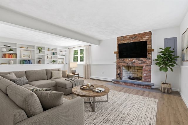 22 Railroad Avenue, Bedford, MA 01730