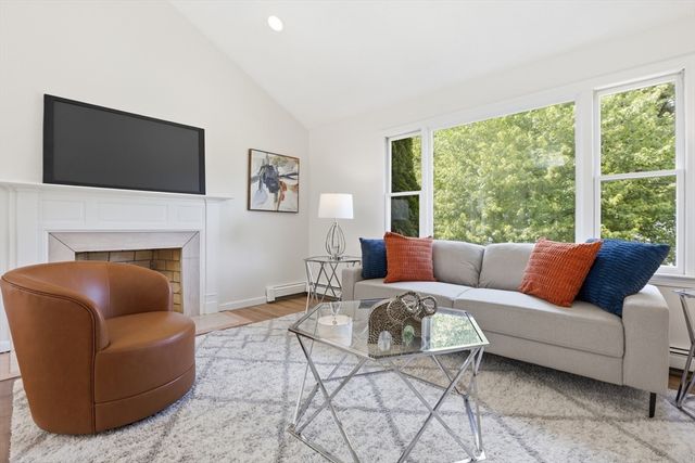 22 Railroad Avenue, Bedford, MA 01730