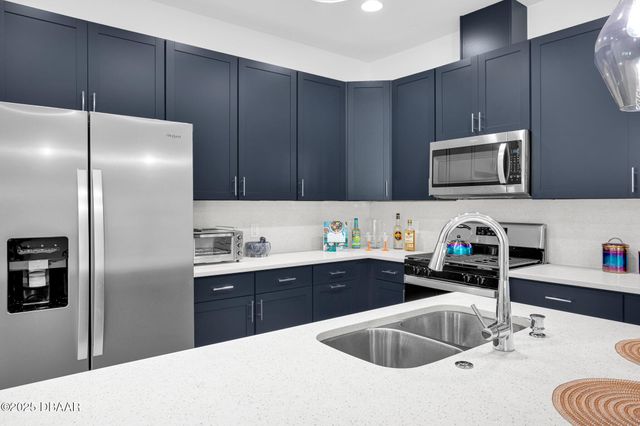 913 Bama Breeze Drive, Daytona Beach, FL 32124