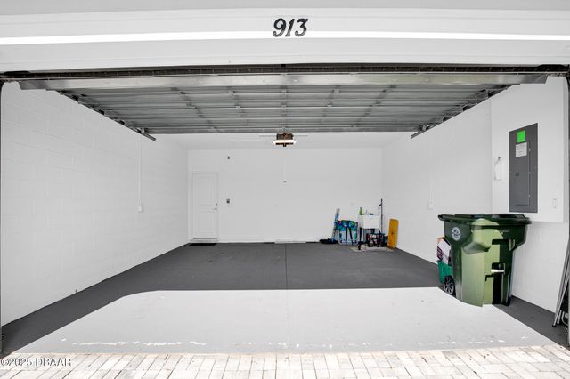 913 Bama Breeze Drive, Daytona Beach, FL 32124