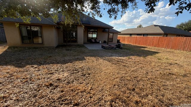 314 Yorktown, Pleasanton, TX 78064
