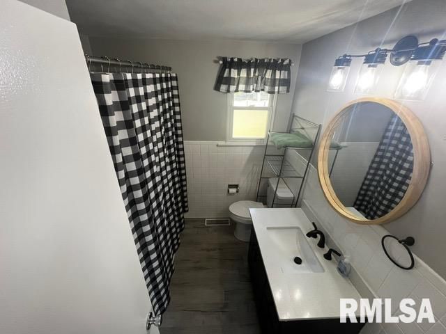 401 BELAIRE Drive, Washington, IL 61571