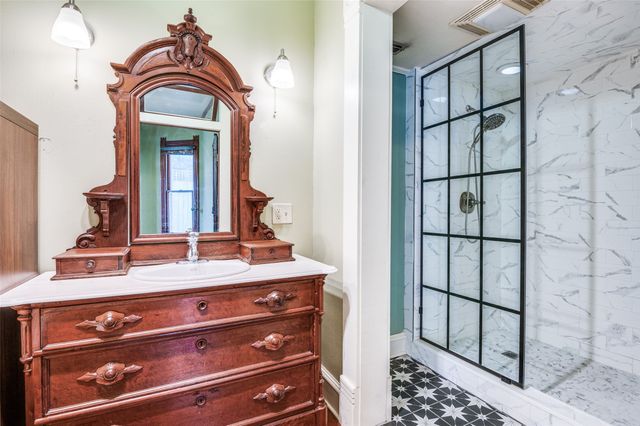 912 W Main Street, Waxahachie, TX 75165