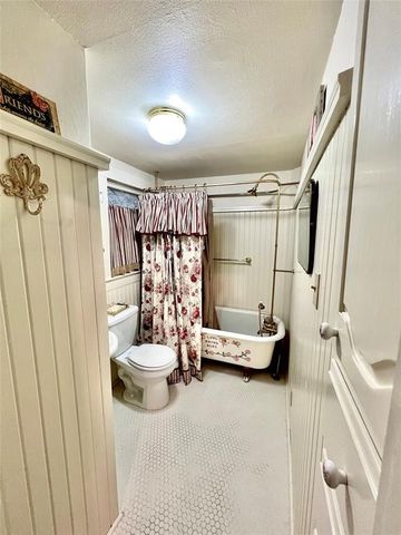 912 W Main Street, Waxahachie, TX 75165