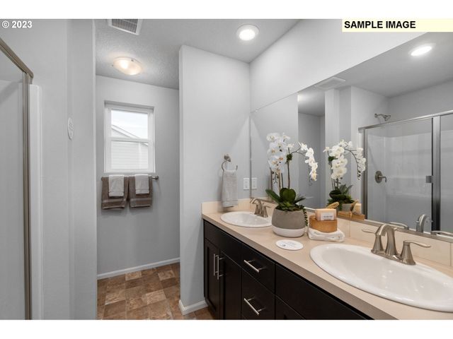 1159 Clemson St, Woodburn, OR 97071