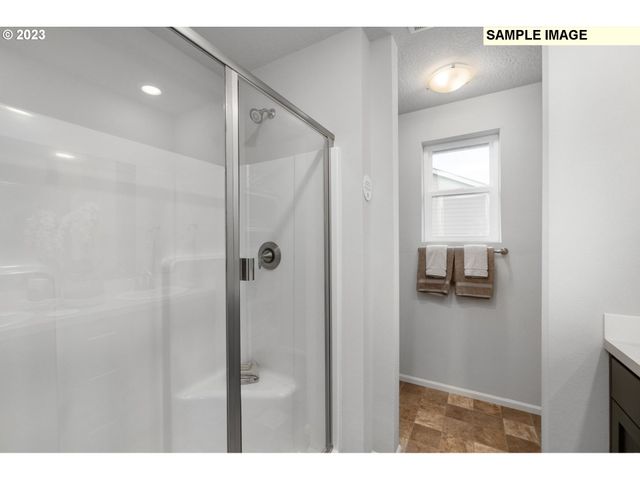 1159 Clemson St, Woodburn, OR 97071