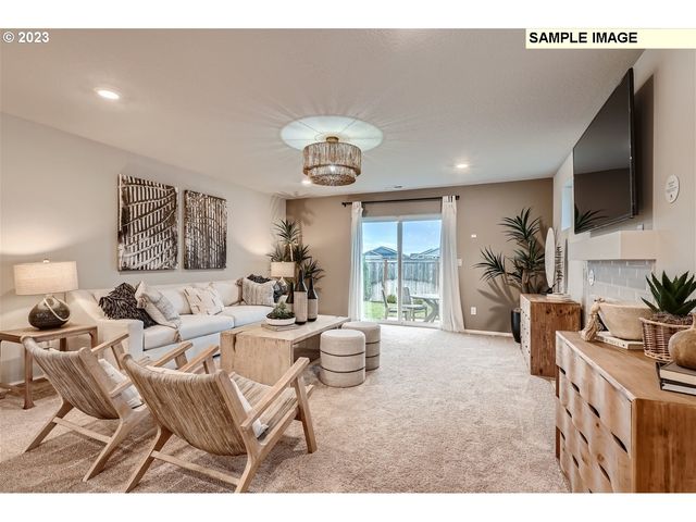 1159 Clemson St, Woodburn, OR 97071