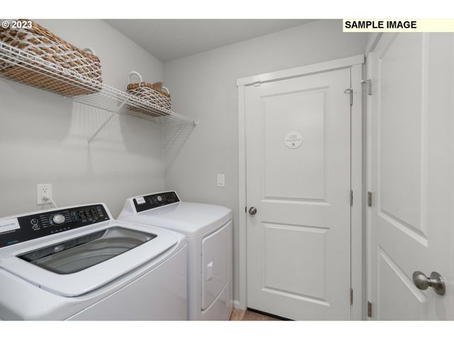 1159 Clemson St, Woodburn, OR 97071