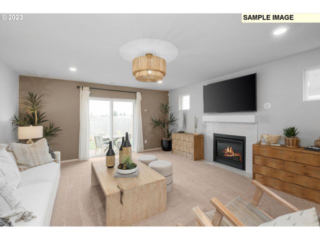 1159 Clemson St, Woodburn, OR 97071