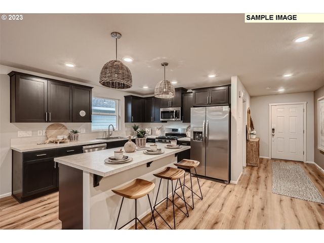 1159 Clemson St, Woodburn, OR 97071