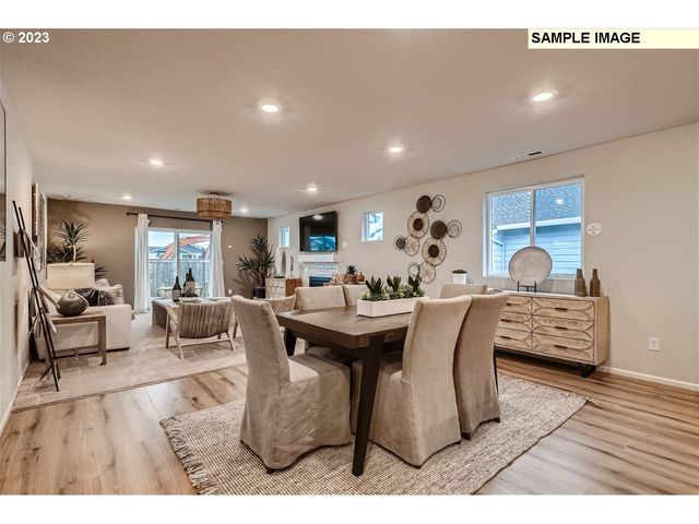 1159 Clemson St, Woodburn, OR 97071