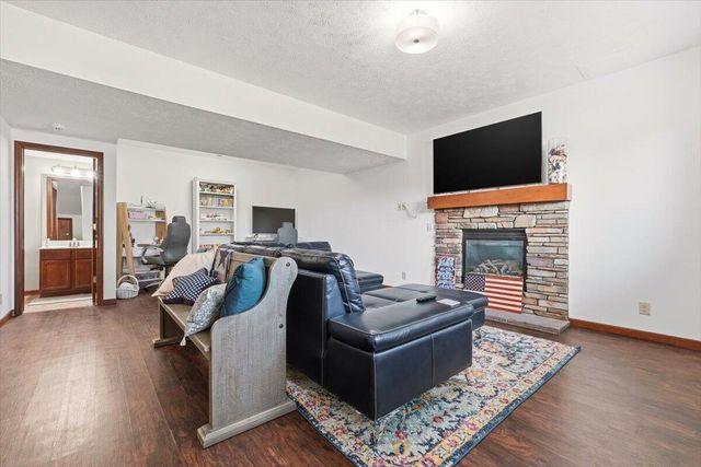 302 CARLY Circle, Council Bluffs, IA 51503