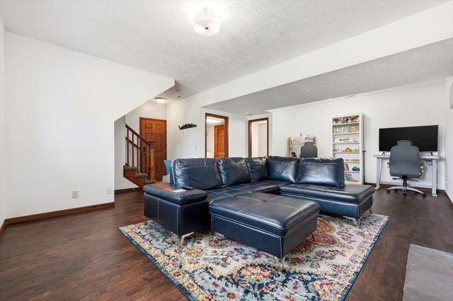 302 CARLY Circle, Council Bluffs, IA 51503