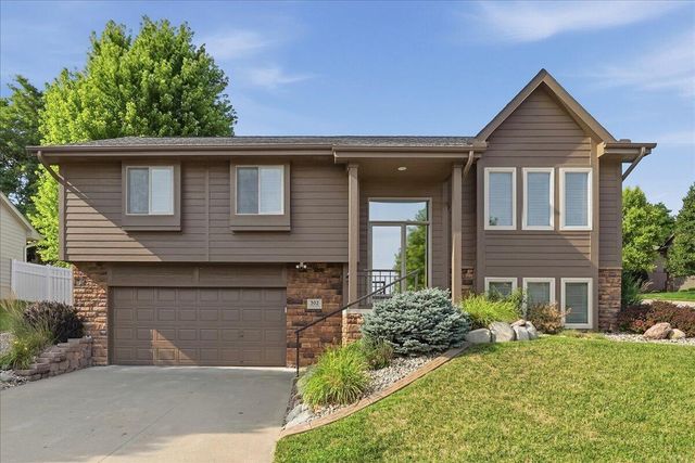 302 CARLY Circle, Council Bluffs, IA 51503