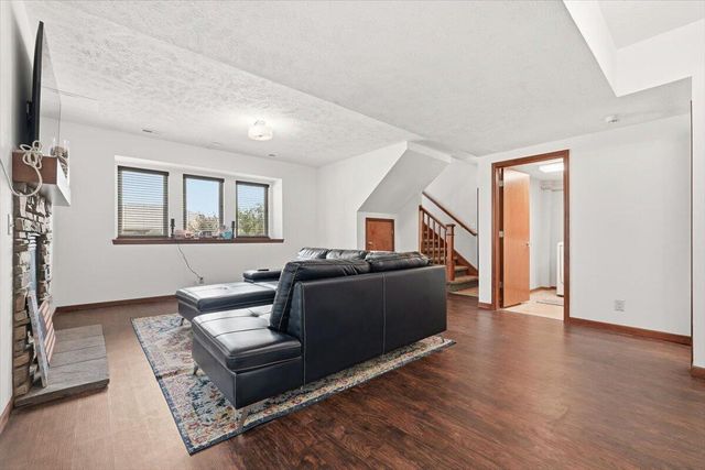302 CARLY Circle, Council Bluffs, IA 51503