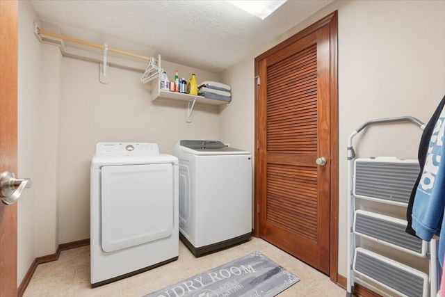 302 CARLY Circle, Council Bluffs, IA 51503