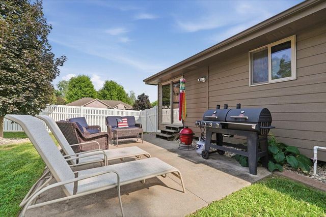 302 CARLY Circle, Council Bluffs, IA 51503