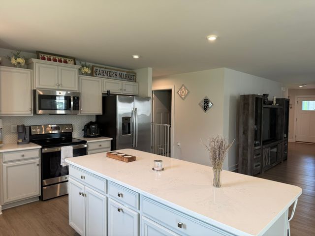 469 Steamview Dr, White House, TN 37188