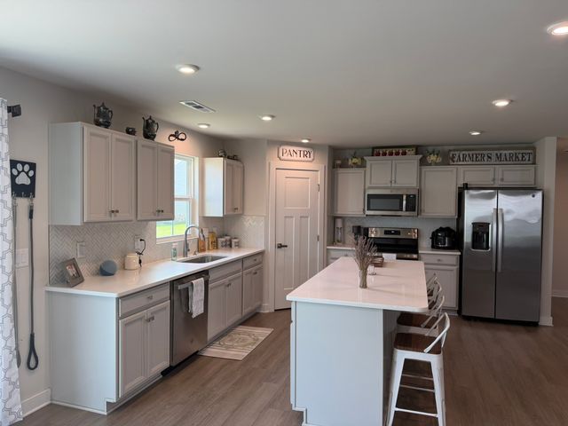 469 Steamview Dr, White House, TN 37188