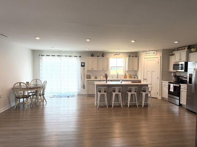 469 Steamview Dr, White House, TN 37188