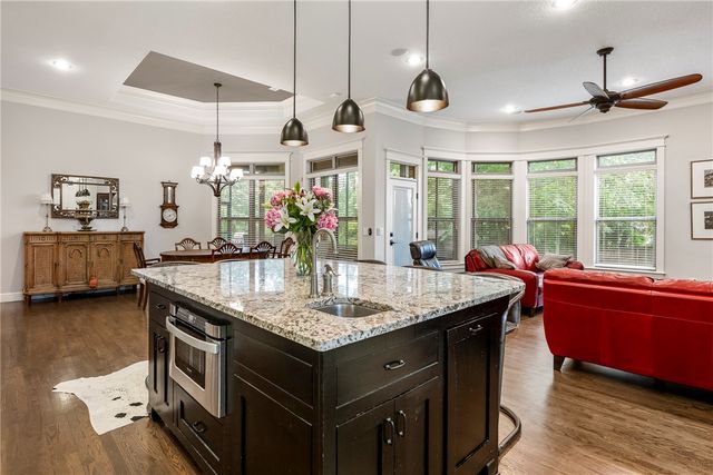 500 NE Lake Pointe Place, Bentonville, AR 72712