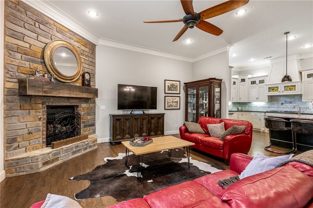 500 NE Lake Pointe Place, Bentonville, AR 72712