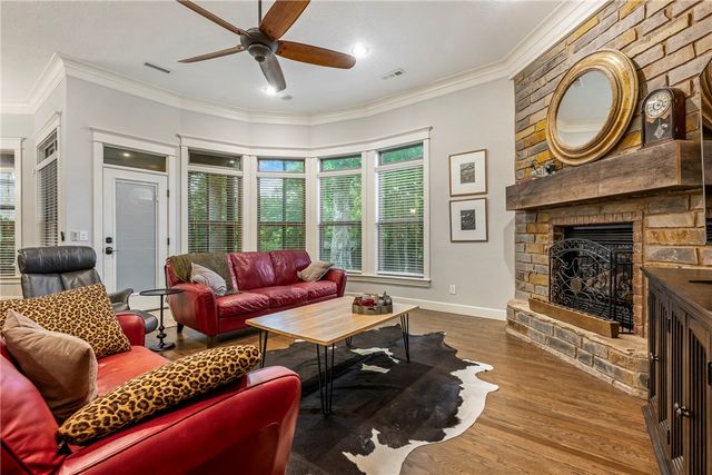 500 NE Lake Pointe Place, Bentonville, AR 72712