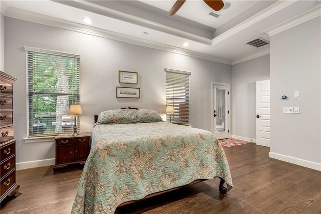 500 NE Lake Pointe Place, Bentonville, AR 72712