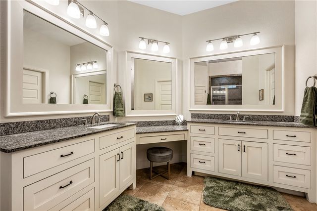 500 NE Lake Pointe Place, Bentonville, AR 72712