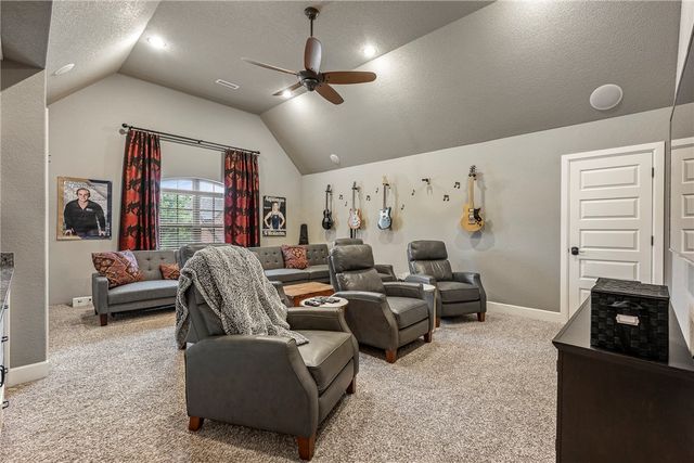 500 NE Lake Pointe Place, Bentonville, AR 72712