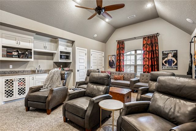 500 NE Lake Pointe Place, Bentonville, AR 72712