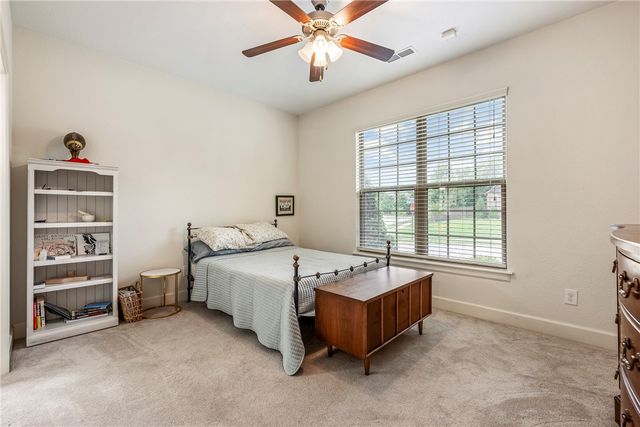 500 NE Lake Pointe Place, Bentonville, AR 72712
