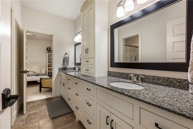 500 NE Lake Pointe Place, Bentonville, AR 72712