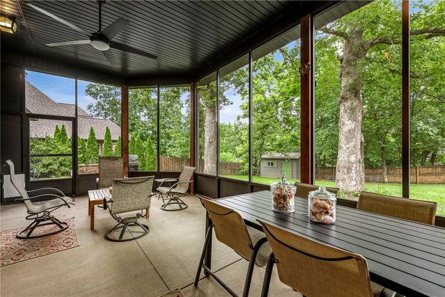 500 NE Lake Pointe Place, Bentonville, AR 72712