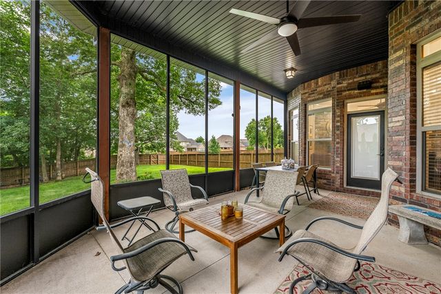 500 NE Lake Pointe Place, Bentonville, AR 72712
