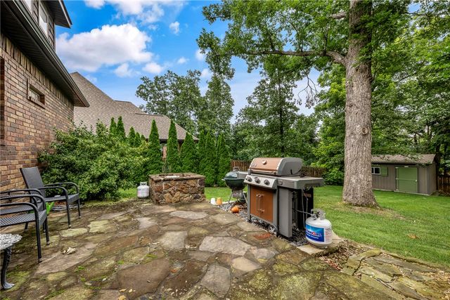 500 NE Lake Pointe Place, Bentonville, AR 72712