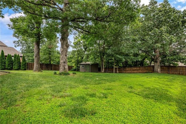 500 NE Lake Pointe Place, Bentonville, AR 72712