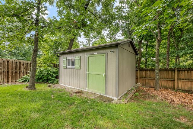 500 NE Lake Pointe Place, Bentonville, AR 72712