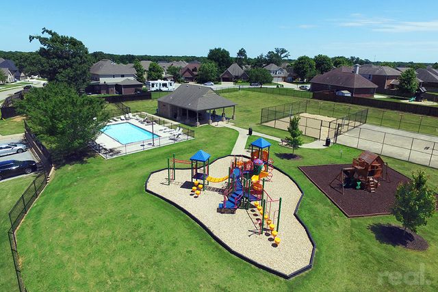 500 NE Lake Pointe Place, Bentonville, AR 72712
