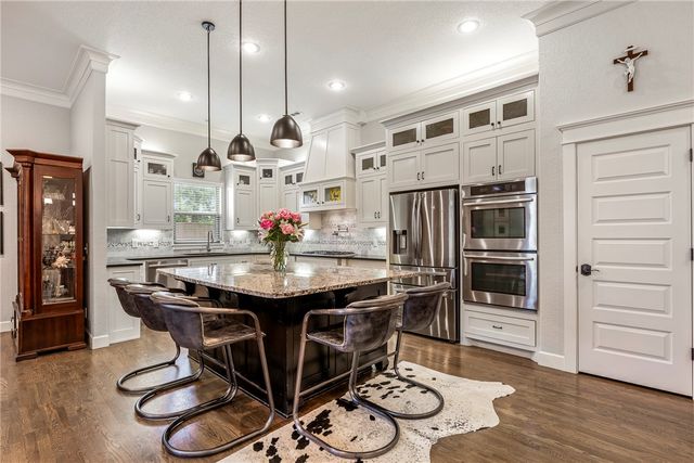 500 NE Lake Pointe Place, Bentonville, AR 72712