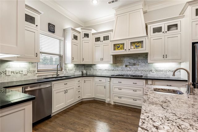 500 NE Lake Pointe Place, Bentonville, AR 72712