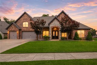 500 NE Lake Pointe Place, Bentonville, AR 72712